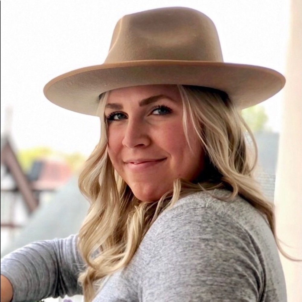 Meet your Posher, Perri